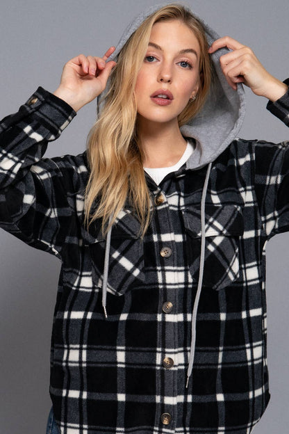 Langärmliges kariertes Button-Down mit Hoodie-Fleecejacke