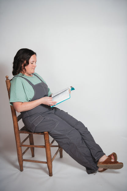 Cargo Jumpsuit: Casual Sleeveless Utility Fashion Statement